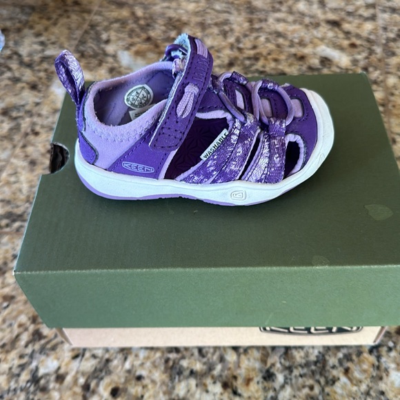 KEEN moxie sandal - size 4 baby girl - lavender with sparkle - EUC - Picture 4 of 8